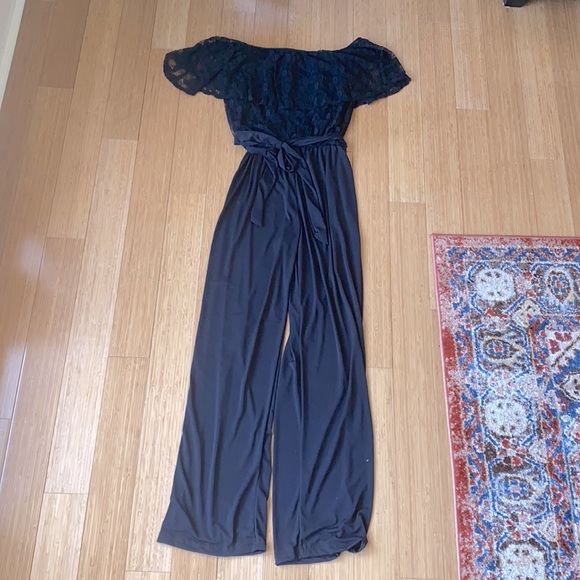 Off-shoulder lace jumpsuit - Picture 2 of 5